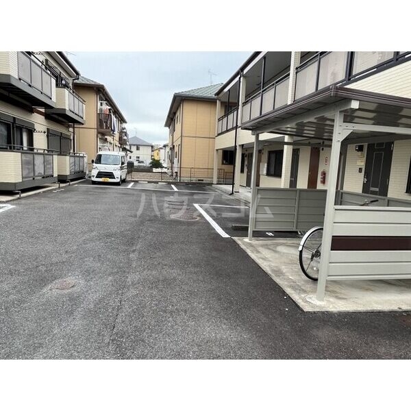 16/23 駐車場