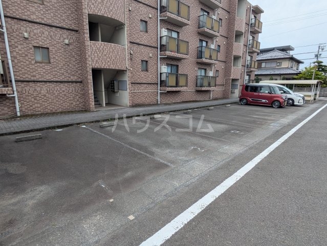 23/24 駐車場