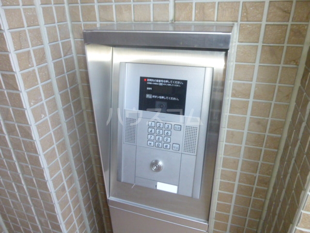 18/21 エントランス