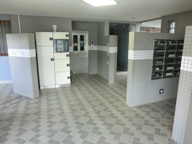 21/30 エントランス