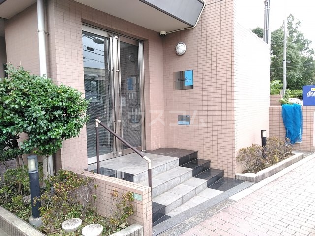 28/30 エントランス