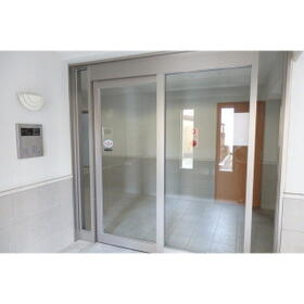 16/17 エントランス