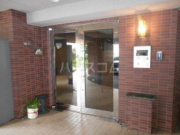 24/30 エントランス