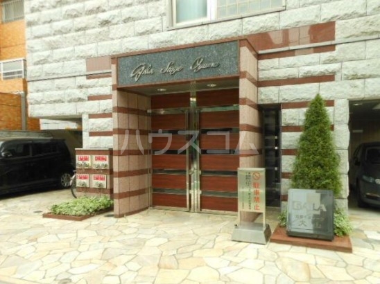 23/30 エントランス