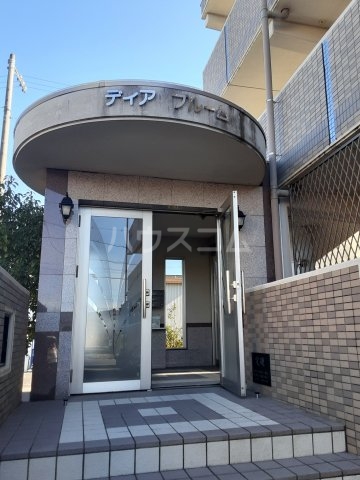 28/30 エントランス