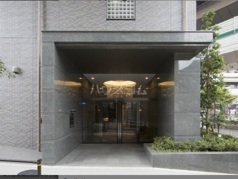 21/28 エントランス