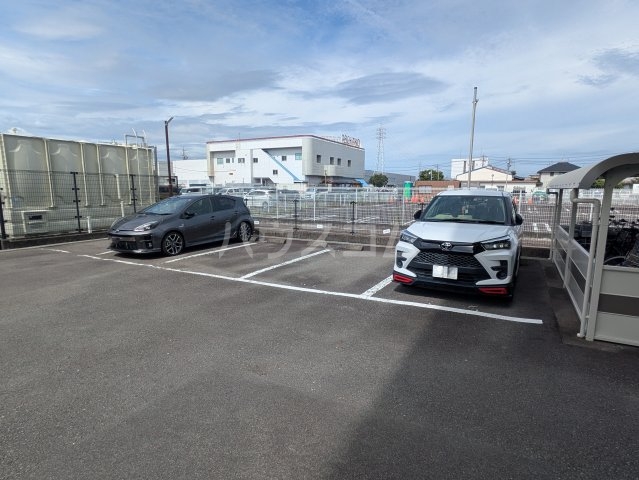 2/3 駐車場