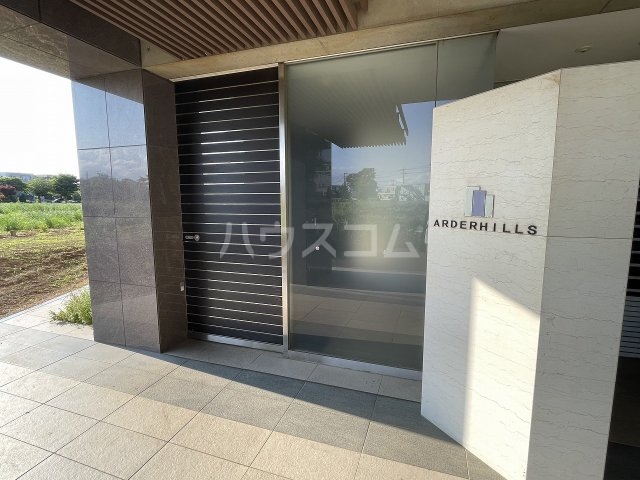 19/30 エントランス