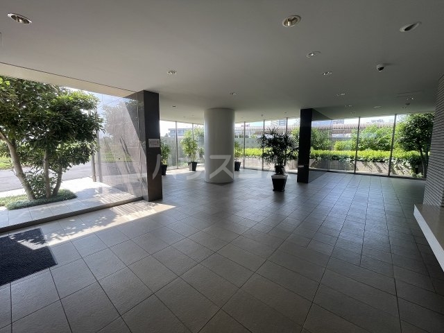 28/30 エントランス