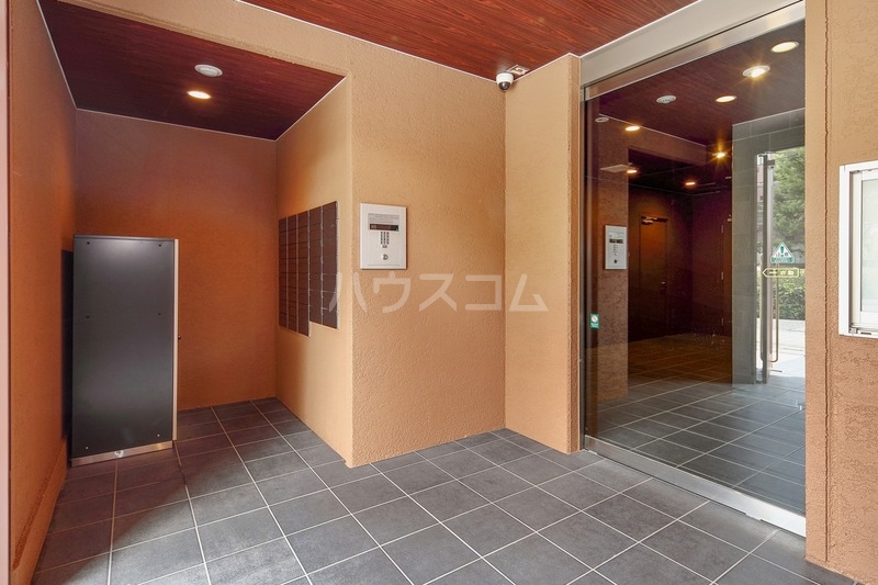 18/28 エントランス