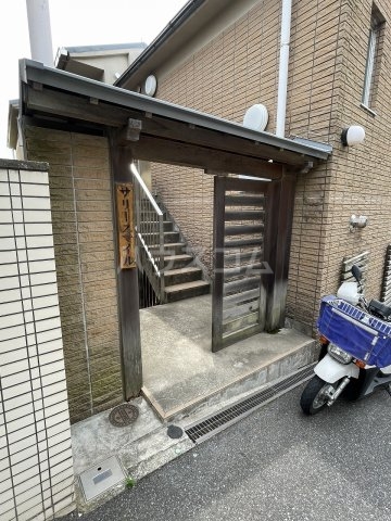 21/30 エントランス