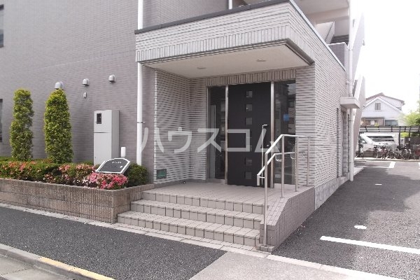 21/30 エントランス