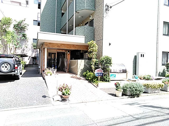 23/26 エントランス