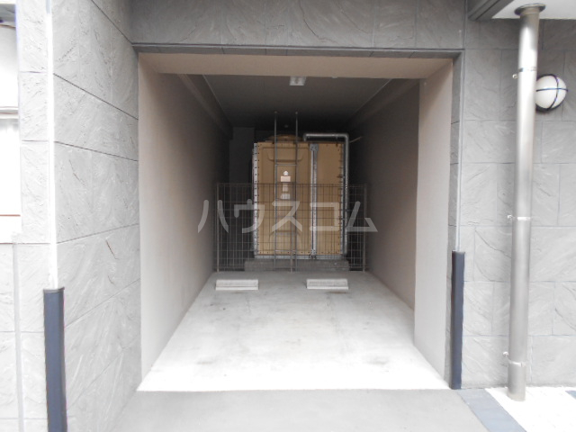 23/30 エントランス