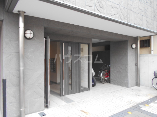 24/30 エントランス