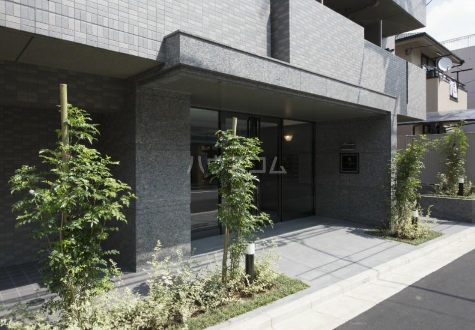 17/26 エントランス