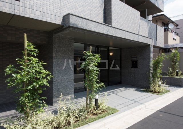 23/30 エントランス