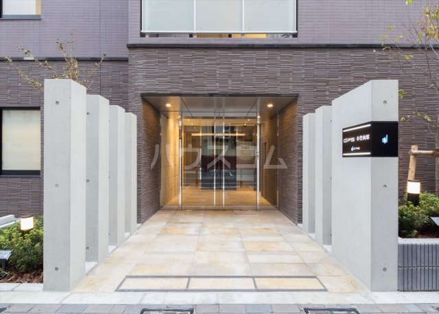 20/30 エントランス