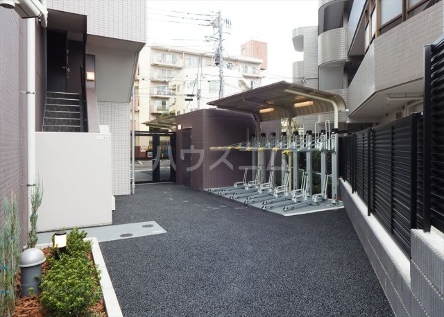 21/30 エントランス