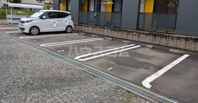17/18 駐車場