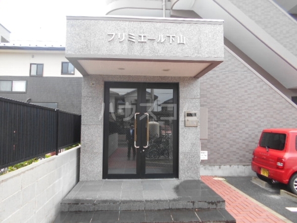 21/30 エントランス