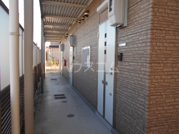 21/30 エントランス