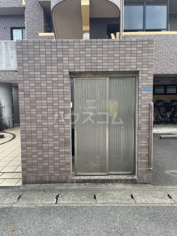 24/30 エントランス