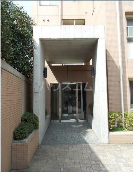 15/19 エントランス