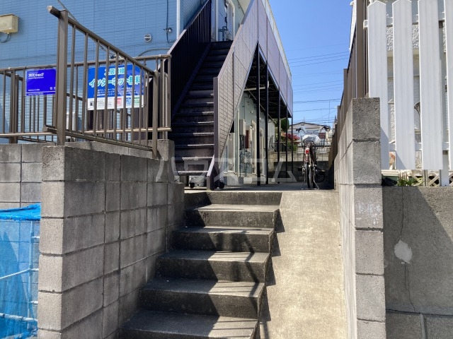 2/4 エントランス