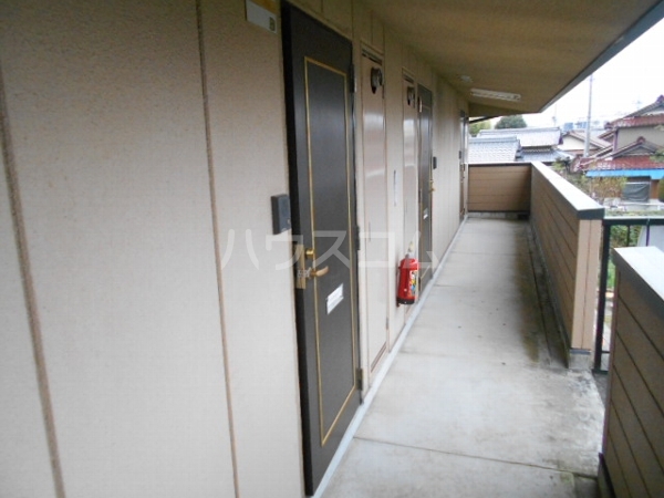 24/30 エントランス