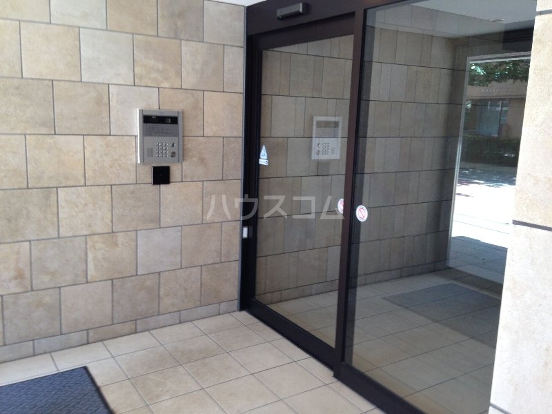 20/21 エントランス