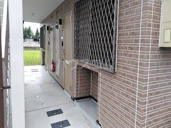 18/27 エントランス