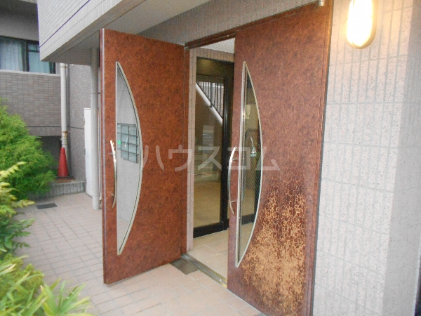 21/30 エントランス