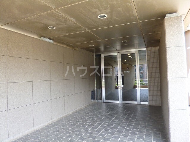 18/27 エントランス