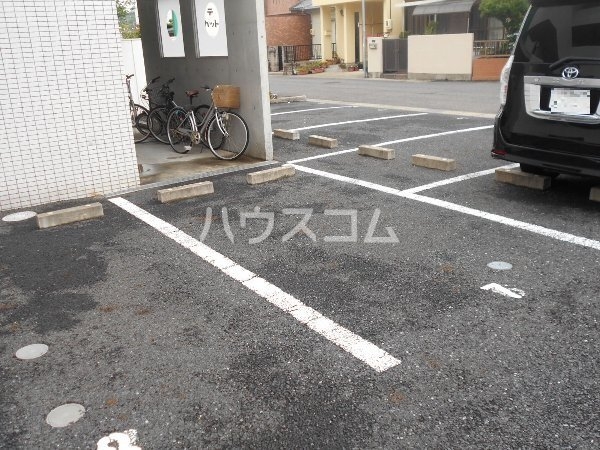 18/27 駐車場