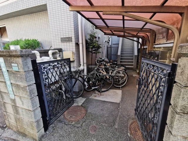 25/30 エントランス