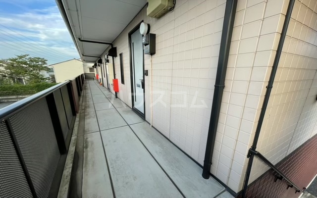 28/30 エントランス