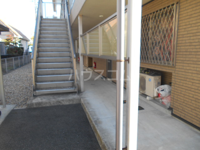 16/25 エントランス