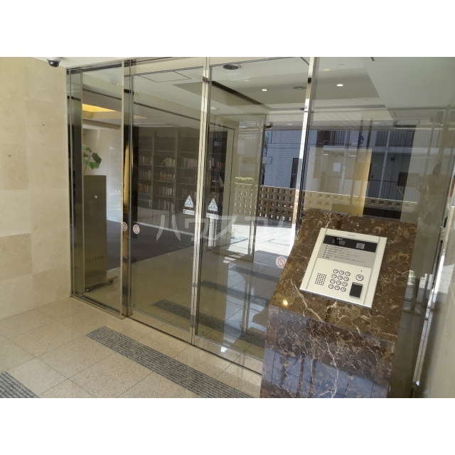 18/25 エントランス