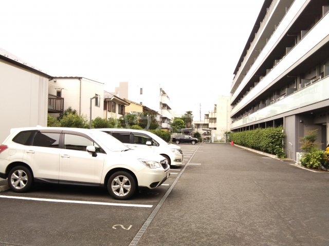 28/30 駐車場