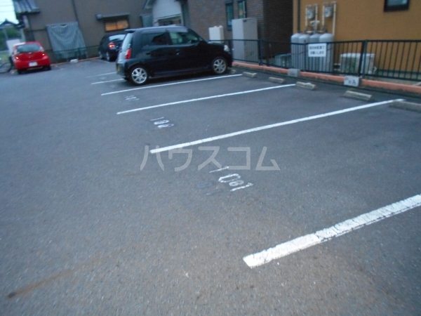 20/28 駐車場