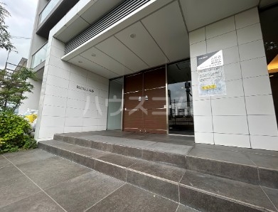 19/30 エントランス