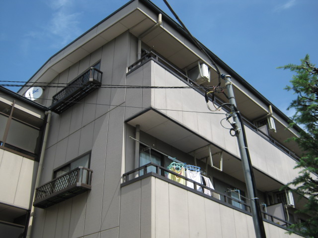 18/19 エントランス