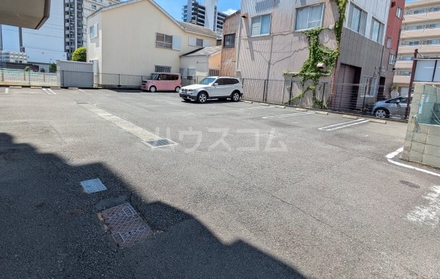 23/28 駐車場