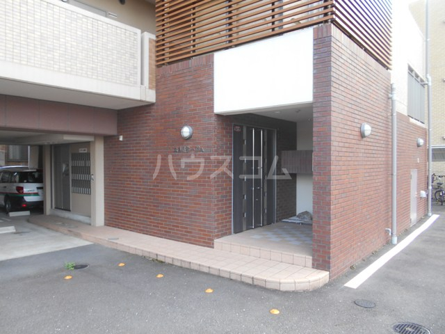 23/30 エントランス