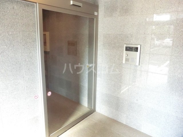 23/30 エントランス