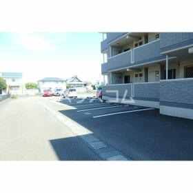 16/17 駐車場