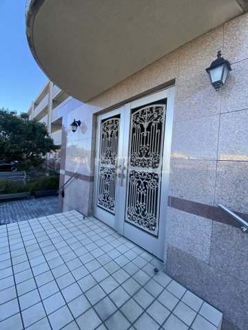 28/30 エントランス