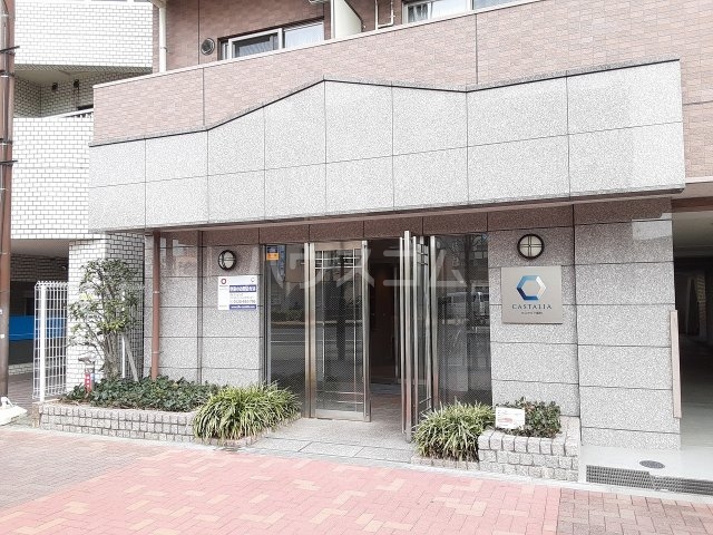 27/28 エントランス