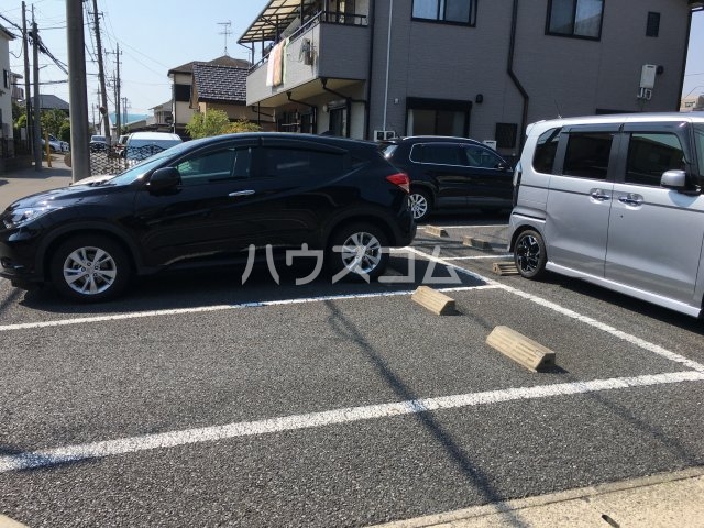 27/30 駐車場